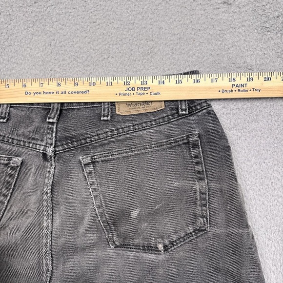 Wrangler Shorts Mens 34 Black Denim Cutoff Distressed Paint Workwear 10" Inseam - Picture 5 of 8